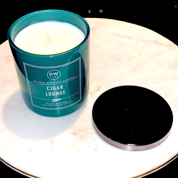 DW HOME CANDLE CIGAR LOUNGE RICHLY SCENTED 1 WICK 9.3 OZ NEW - Picture 3 of 4